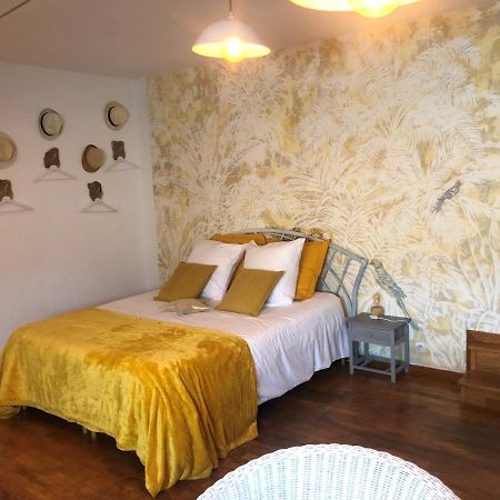 Grande Chambre Familiale Jaune Tout Bonnement Bien Putot-en-Auge Εξωτερικό φωτογραφία