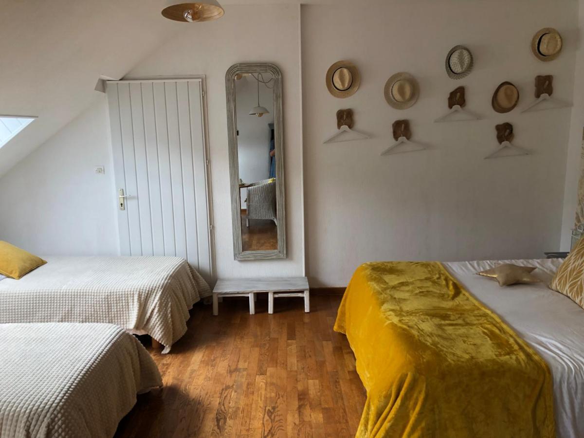 Grande Chambre Familiale Jaune Tout Bonnement Bien Putot-en-Auge Εξωτερικό φωτογραφία
